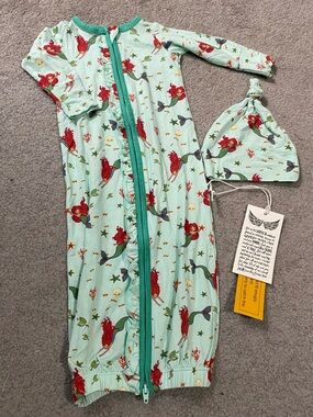 Free Birdies Bamboo newborn gown and hat set
